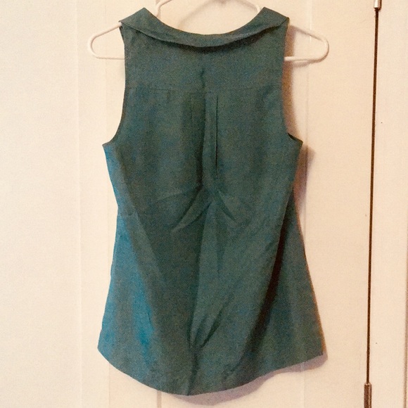 Chic green silk shell top! - Picture 2 of 2